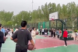 这个时候还会有人说球场被霸占吗？😍